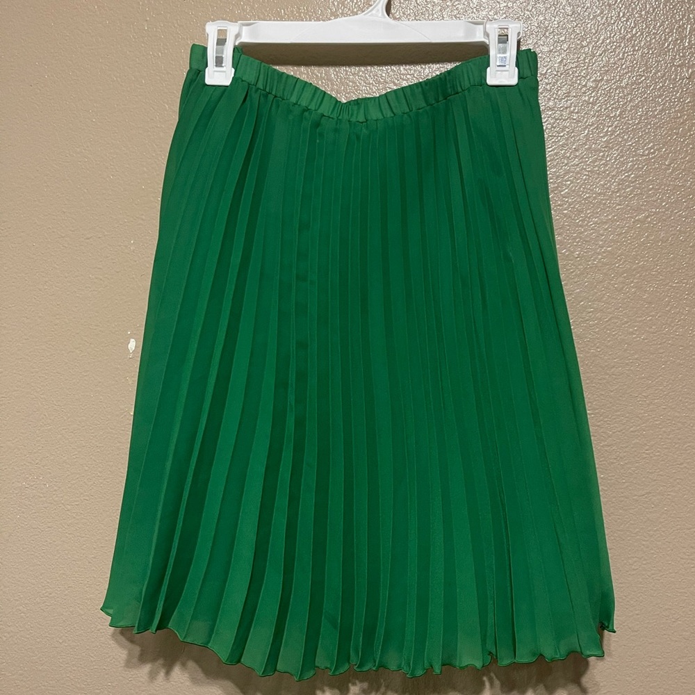 ELLE pleated green skirt
